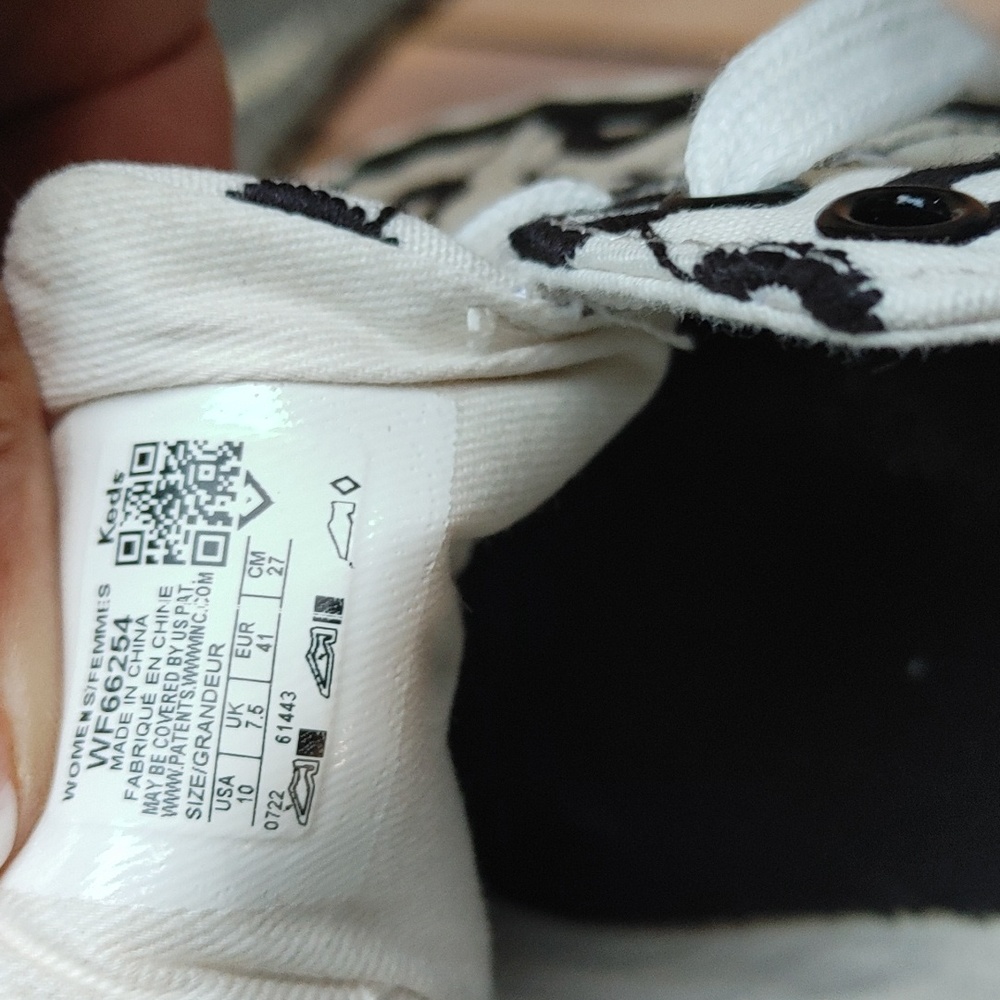 Keds sneakers sz 10 womens very cute black and white  new, never worn - Picture 6 of 6